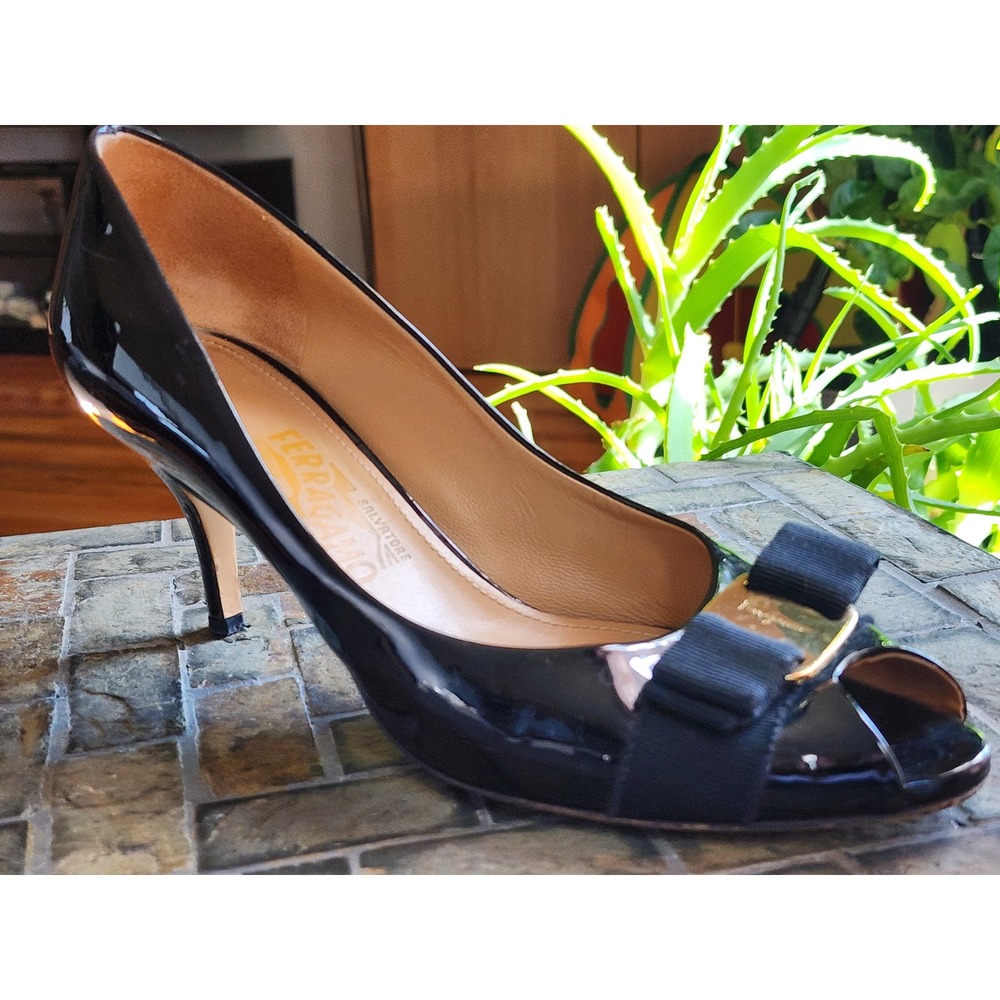 Salvatore Ferragamo Peep Toe Patent Leather Bow Pumps Black FLAWED Size 9 B
